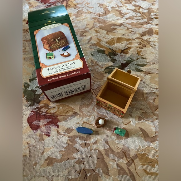 ‘01Santa’s Toy Box - Picture 1 of 7